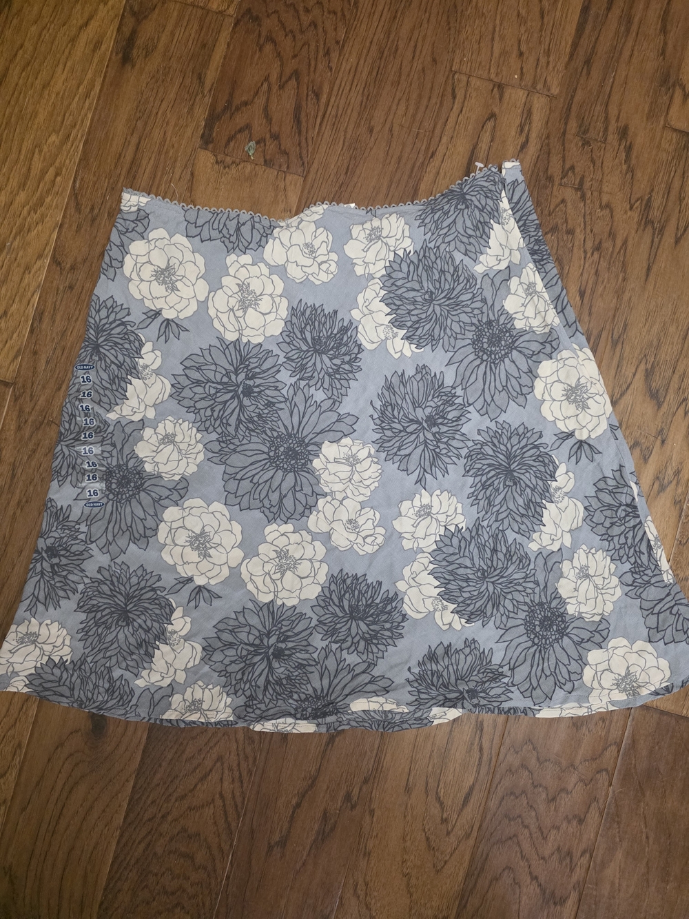 NWT Old Navy Floral Skirt with White Flower Print sz 16